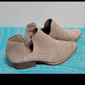 Gianni Bini Taeh Women's Suede Ankle Booties - Tan